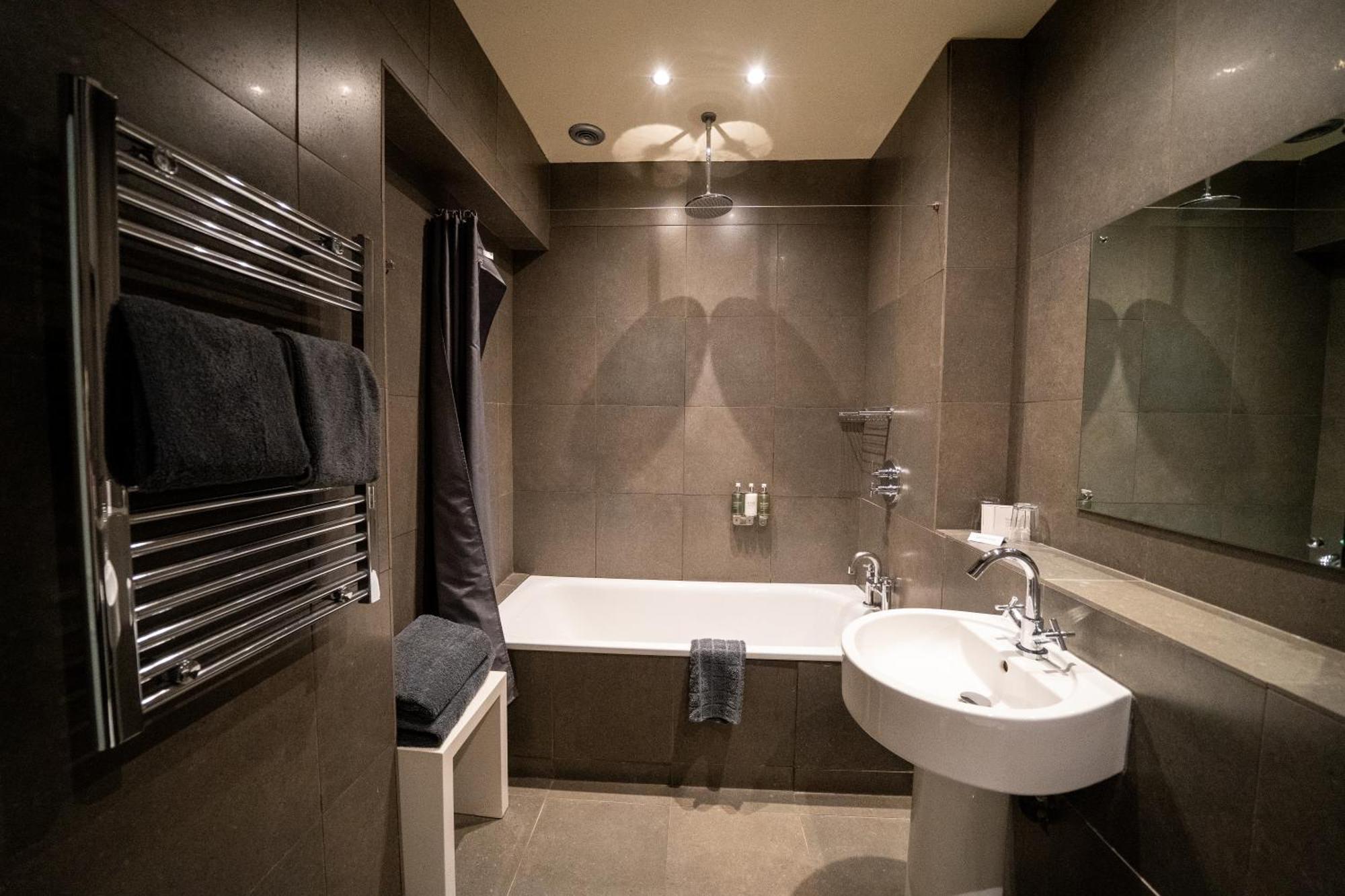 Milsoms Hotel Дедъм Екстериор снимка