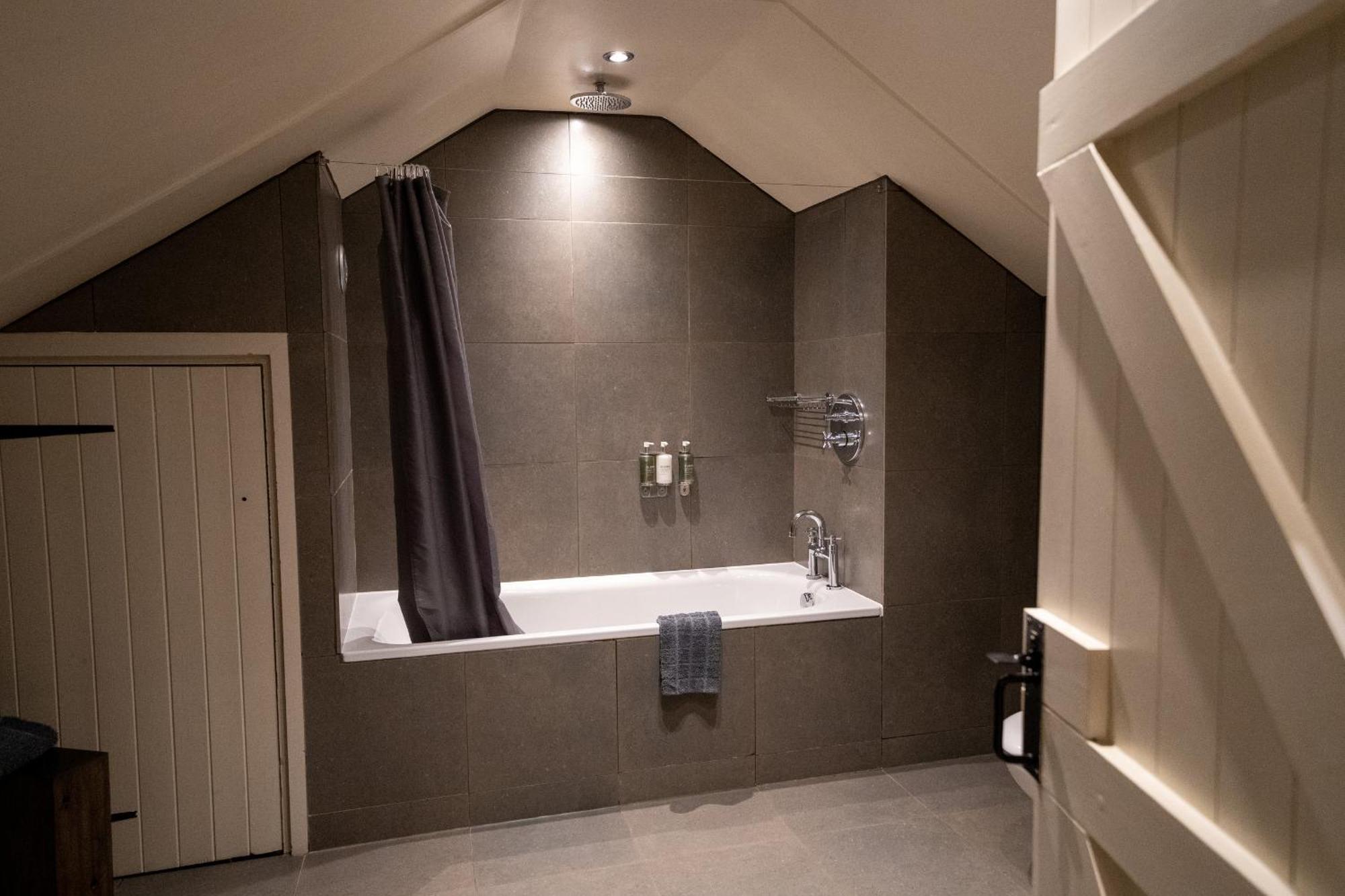 Milsoms Hotel Дедъм Екстериор снимка